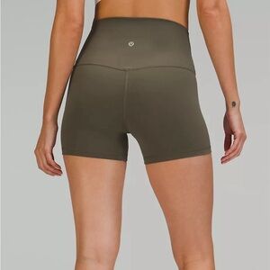 Lululemon Align High Rise Short 4”in size 6. Army green